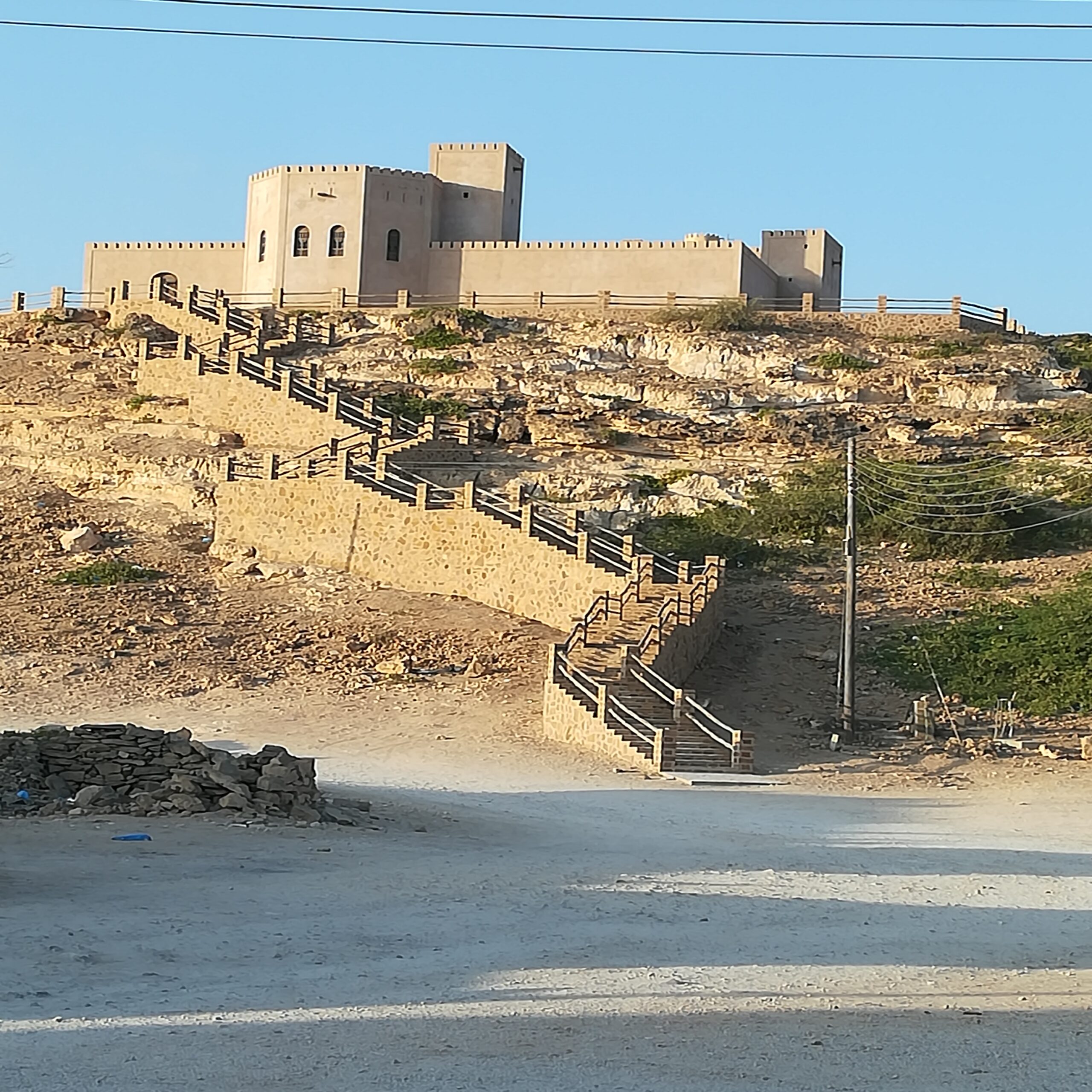 <span>09:40 AM </span> Will drive to Taqa Town and stop at it's old Castle