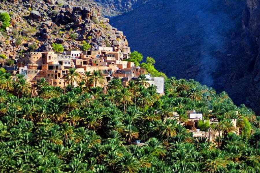 From Muscat: Overnight Tour to Nizwa, Bahla & Misfat Al Abriyeen with Tour Guide