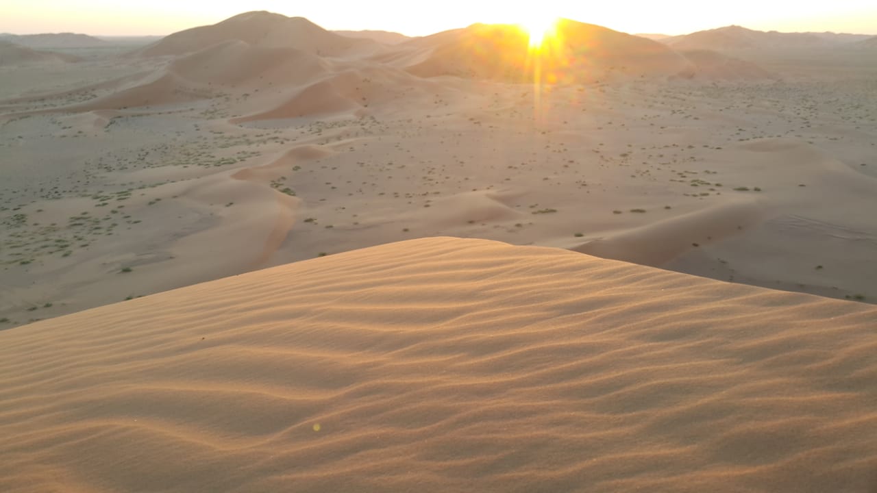 <span>06:00 AM </span>Desert Sunrise & Breakfast in the Tent